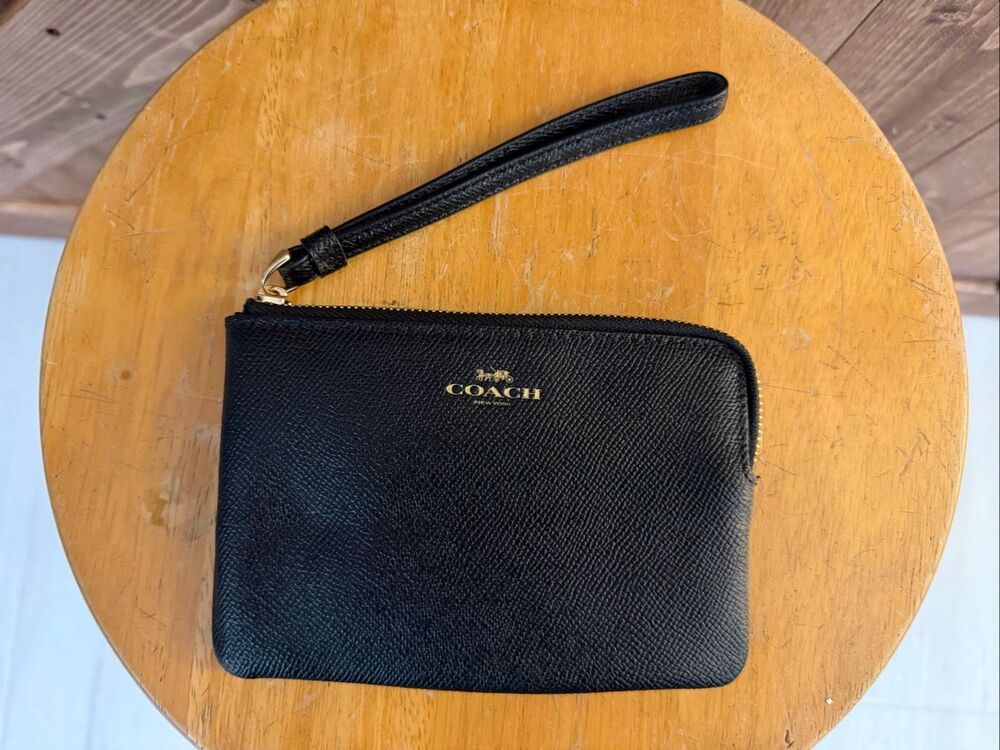 Coach Black Crossgrain Leather Corner Zip Wristlet Wallet Gold Tone Hardware (92